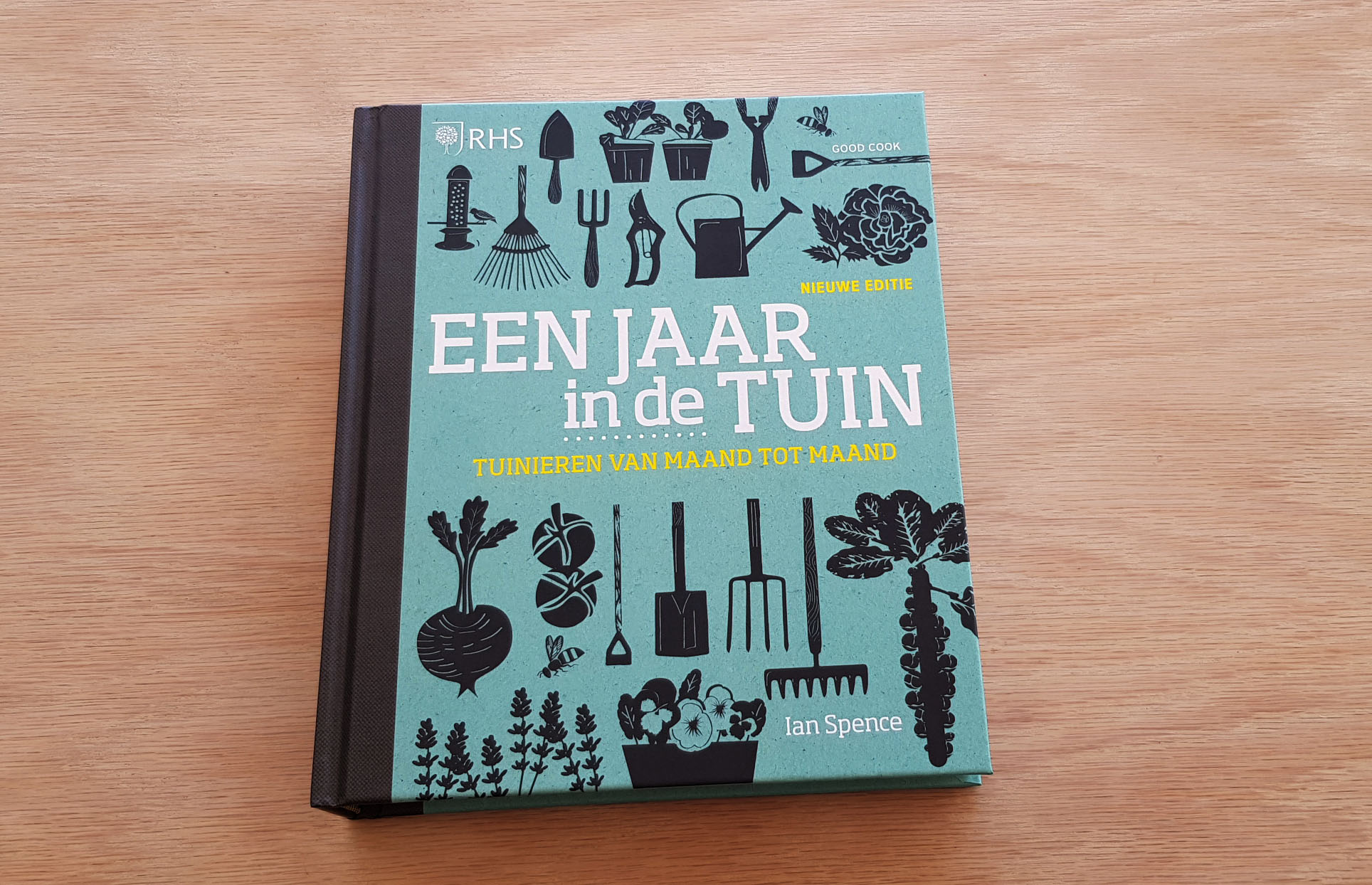 Review boek Een jaar in de tuin Tuinhappy.nl tuinblogger