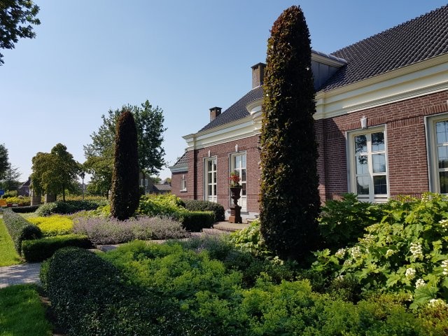 Tuinhappy.nl - strakke voortuin